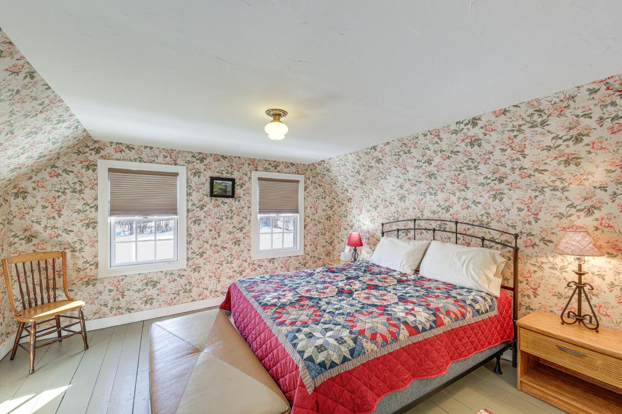 Charming Lovell Farmhouse - 17 Acres With Mtn Views! Exterior photo